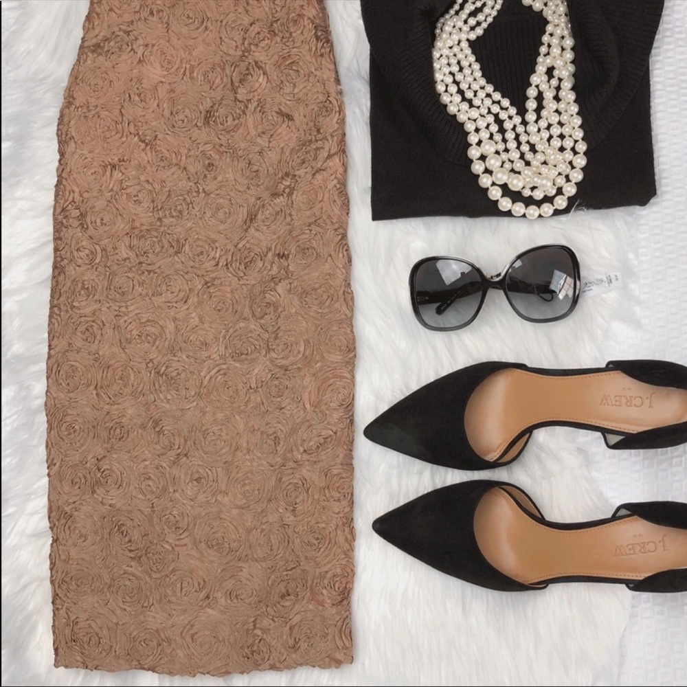 Stunning Vintage blush tone rose design skirt